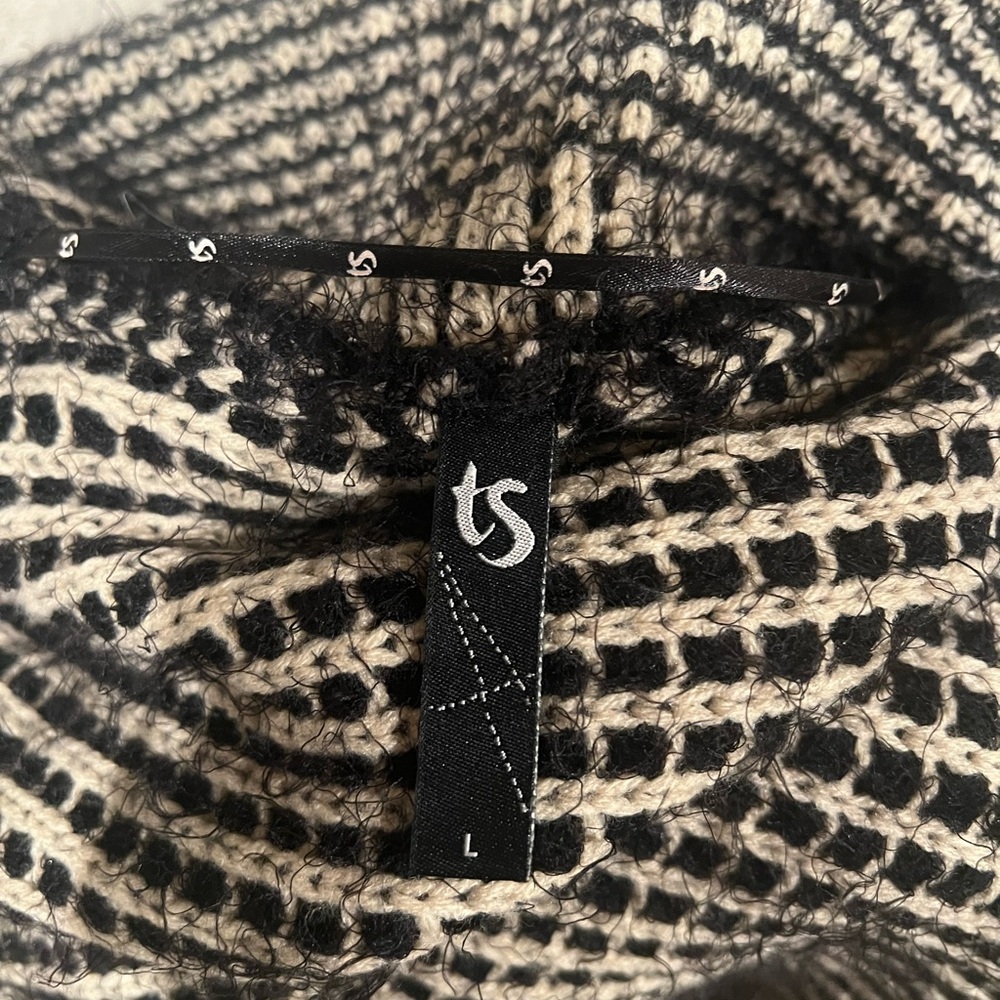 Beautiful Knit Cardigan ๐ - Picture 10 of 11
